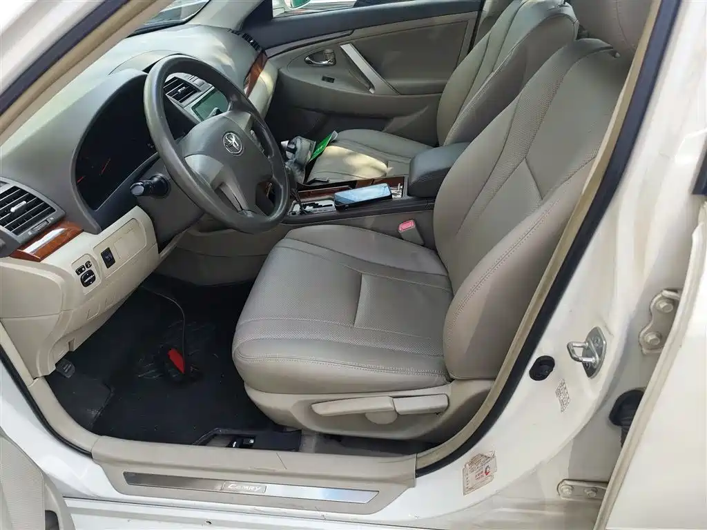 Toyota Camry 2014 — фото 15
