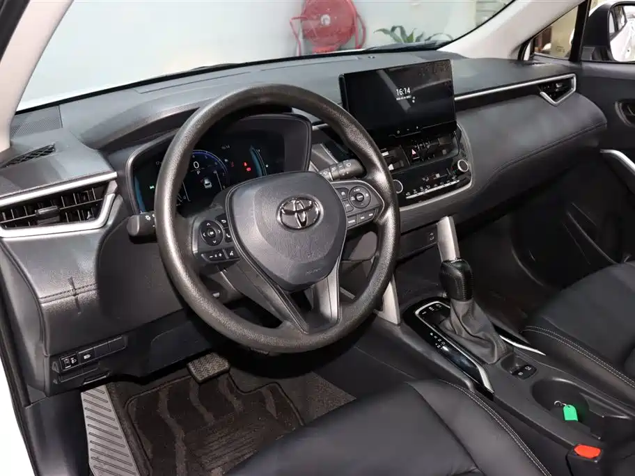 Toyota Corolla Cross 2025 — фото 10