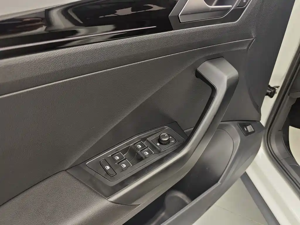 Volkswagen T-Roc 2020 — фото 16