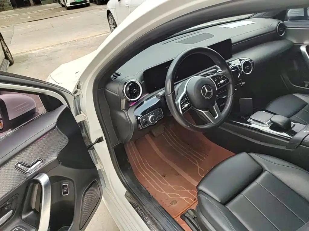 Mercedes-Benz A-Class 2023 — фото 16