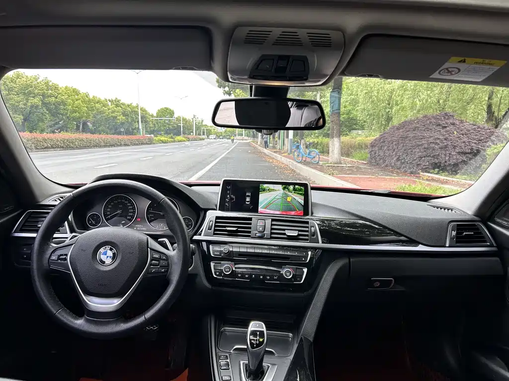 BMW 3 Series 2017 — фото 10