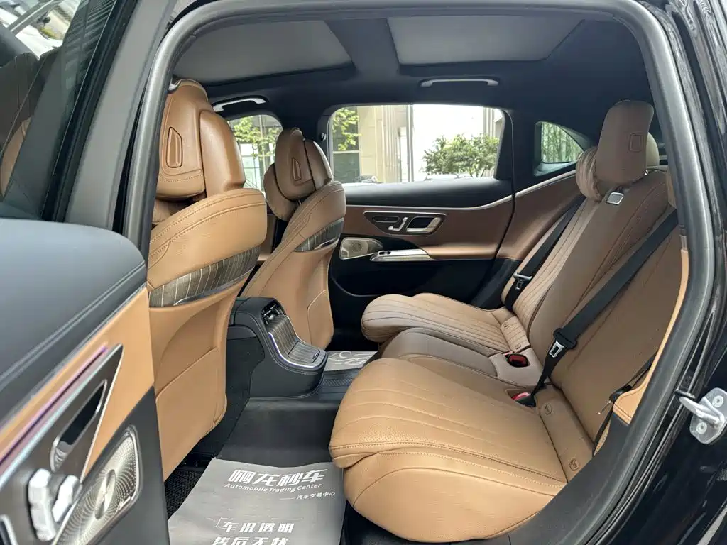 Mercedes-Benz E-Class 2025 — фото 12