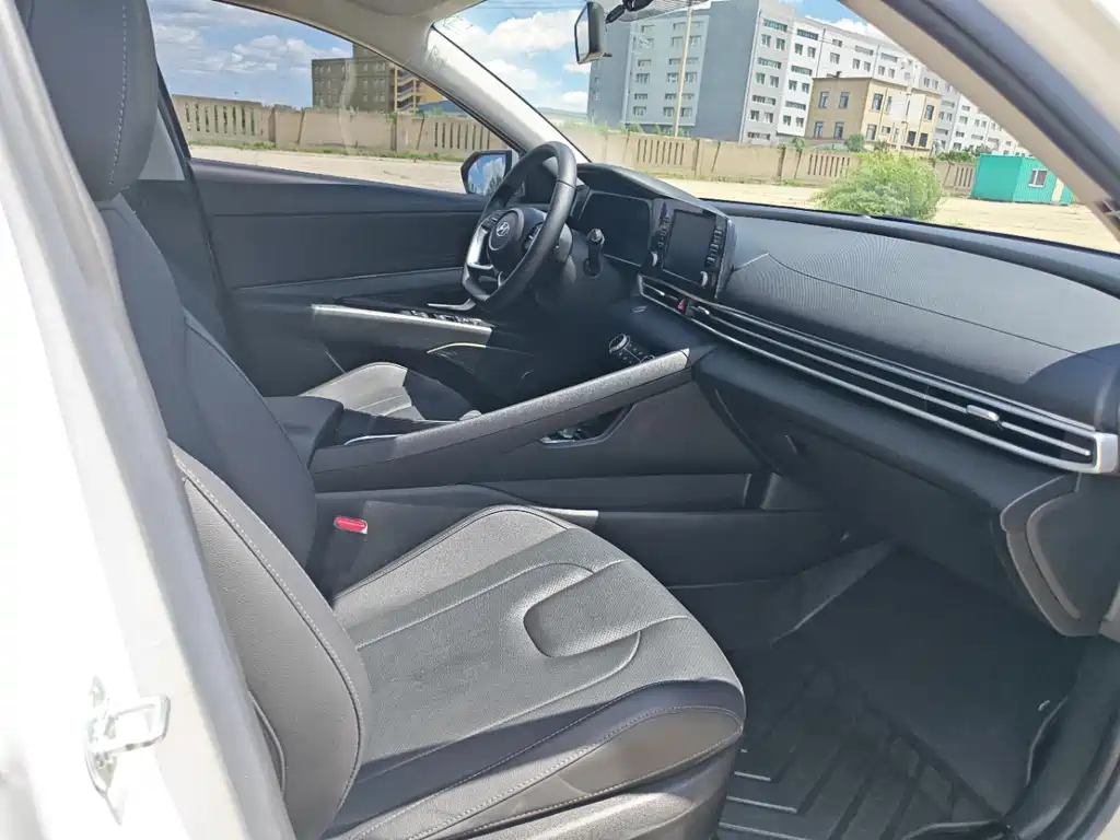 Hyundai Elantra 2022 — фото 16