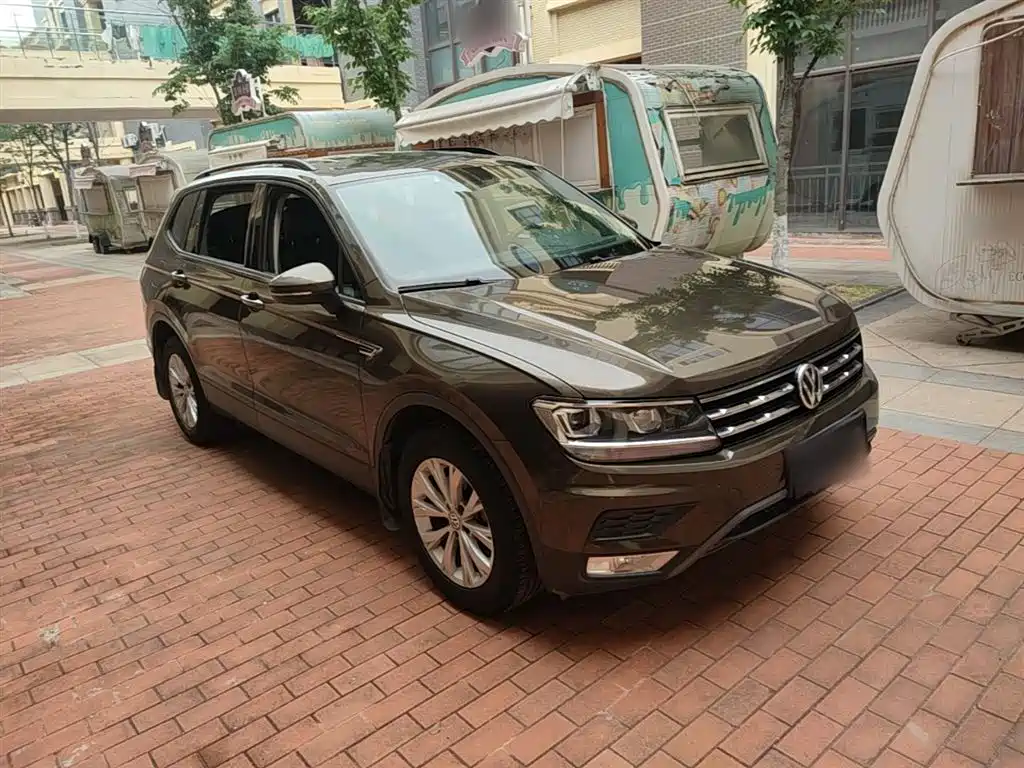 Volkswagen Tiguan L 2017 — фото 4