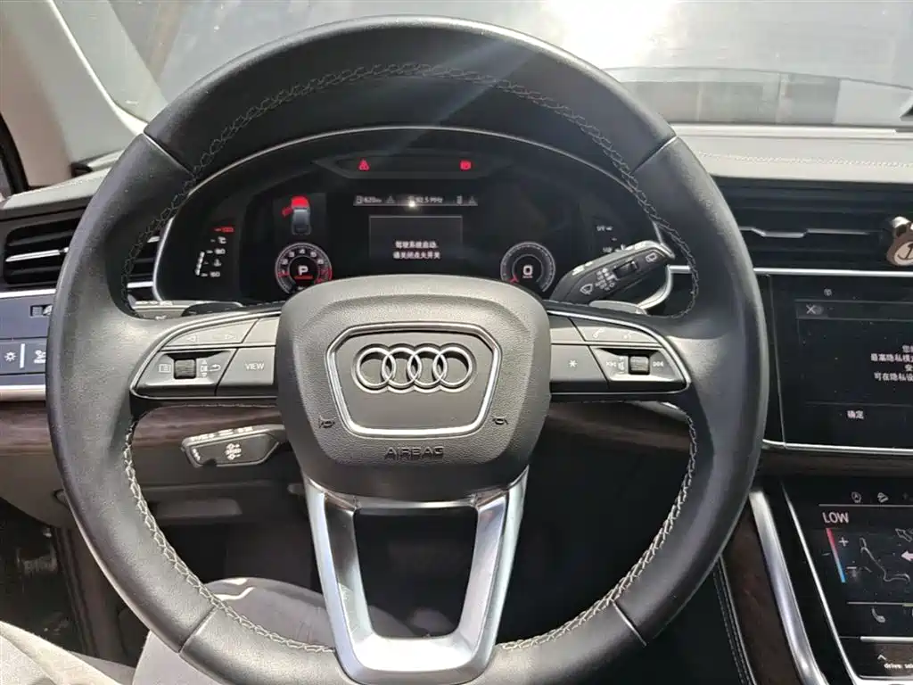 Audi Q7 2024 — фото 11