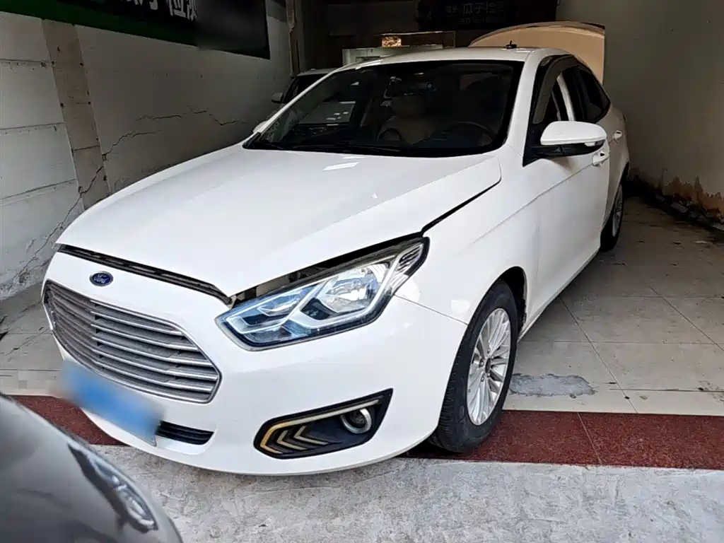 Ford Escort 2017 — фото 1