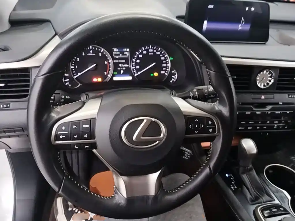 Lexus RX 2017 — фото 11