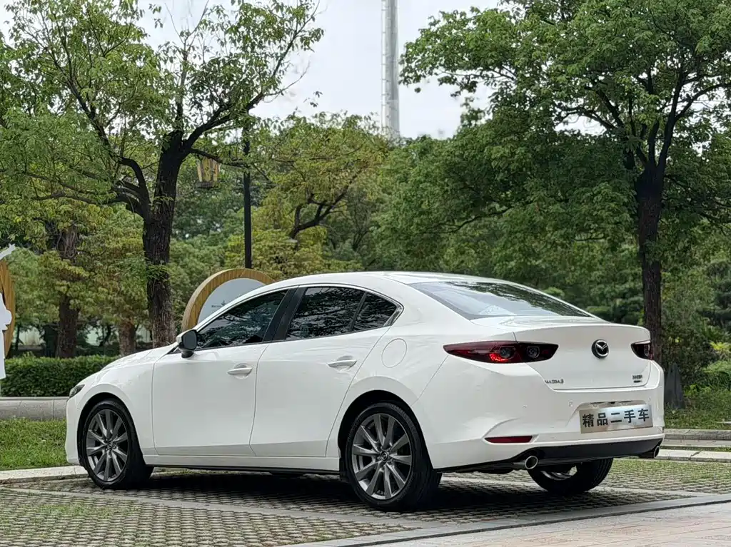 Mazda 3 Axela 2020 — фото 14