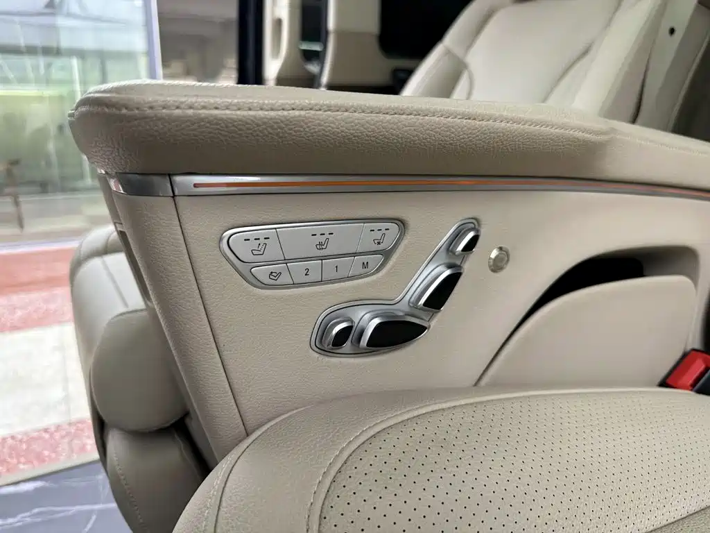 Mercedes-Benz V-Class 2023 — фото 29