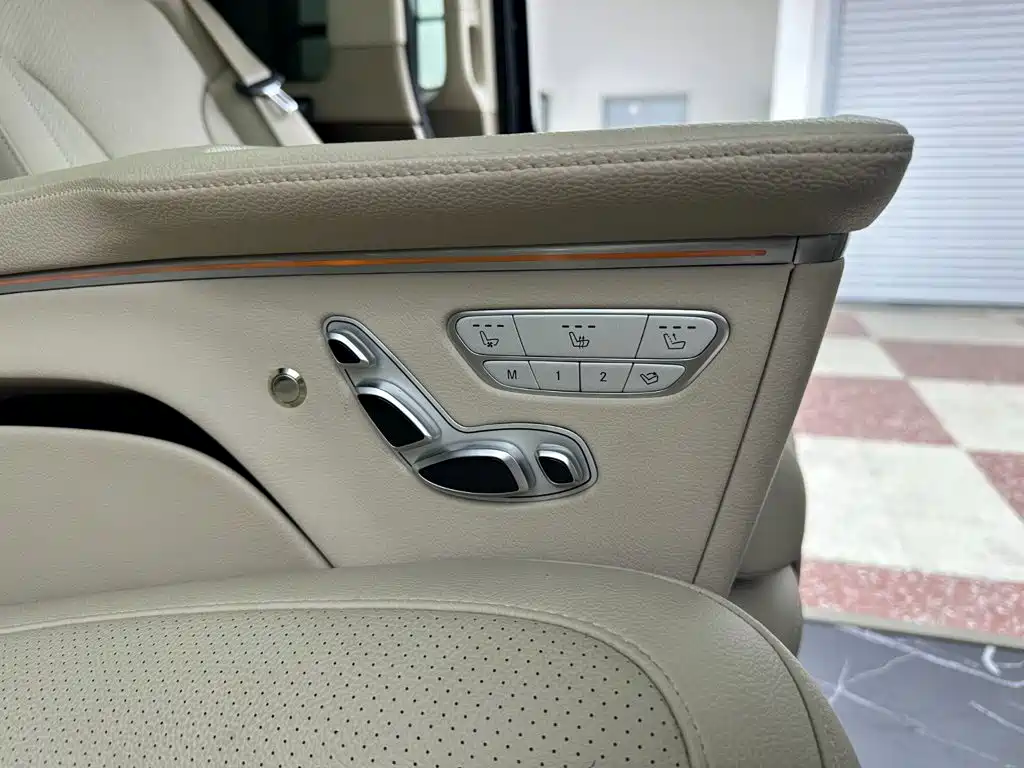 Mercedes-Benz V-Class 2023 — фото 35