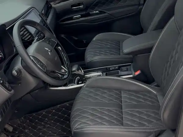 Mitsubishi Outlander 2023