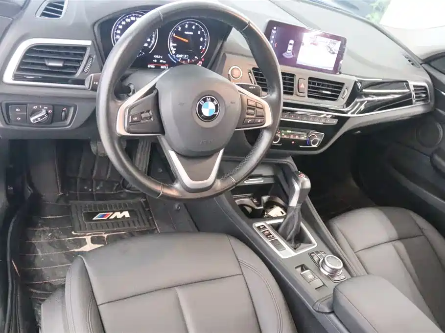 BMW 1 Series 2019 — фото 10