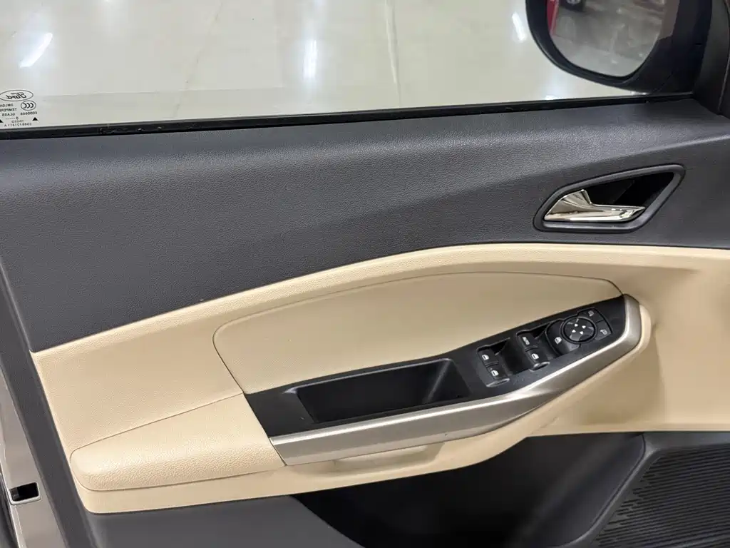Ford Escort 2018 — фото 18