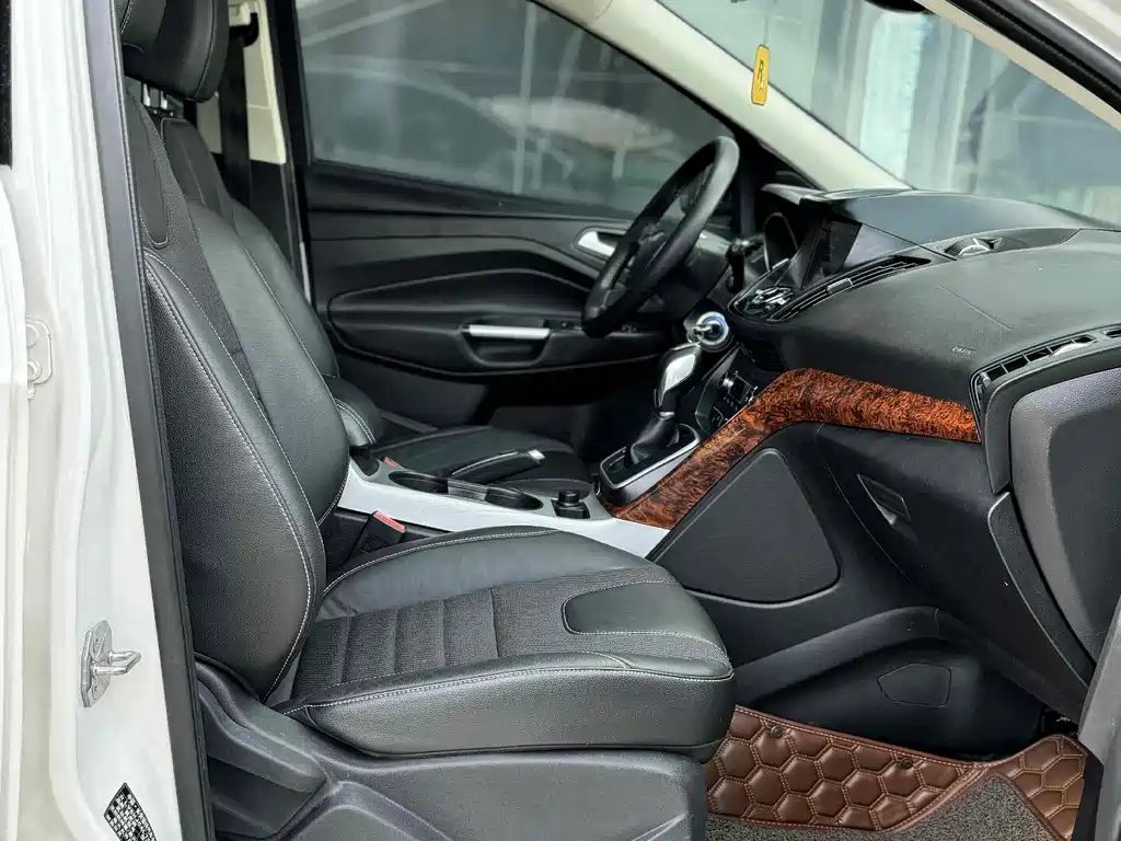 Ford Kuga 2016 — фото 10