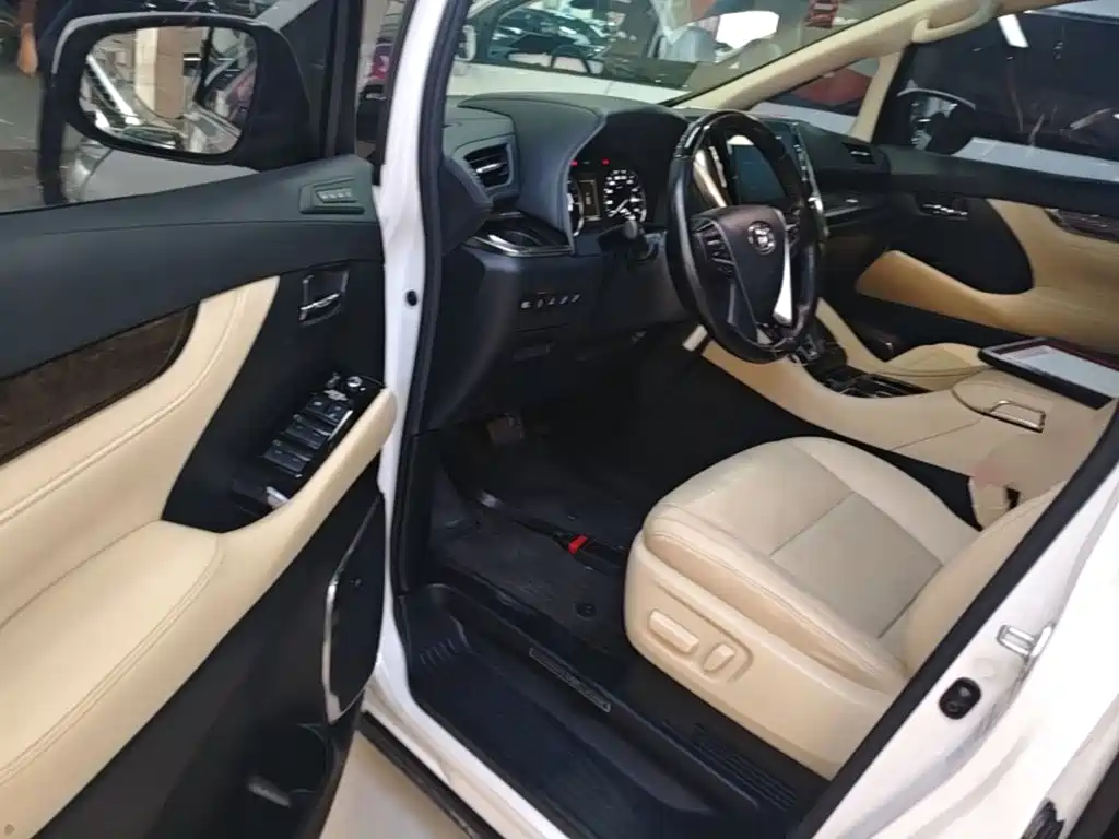 Toyota Vellfire 2021 — фото 16