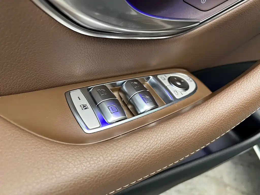 Mercedes-Benz E-Class 2023 — фото 15
