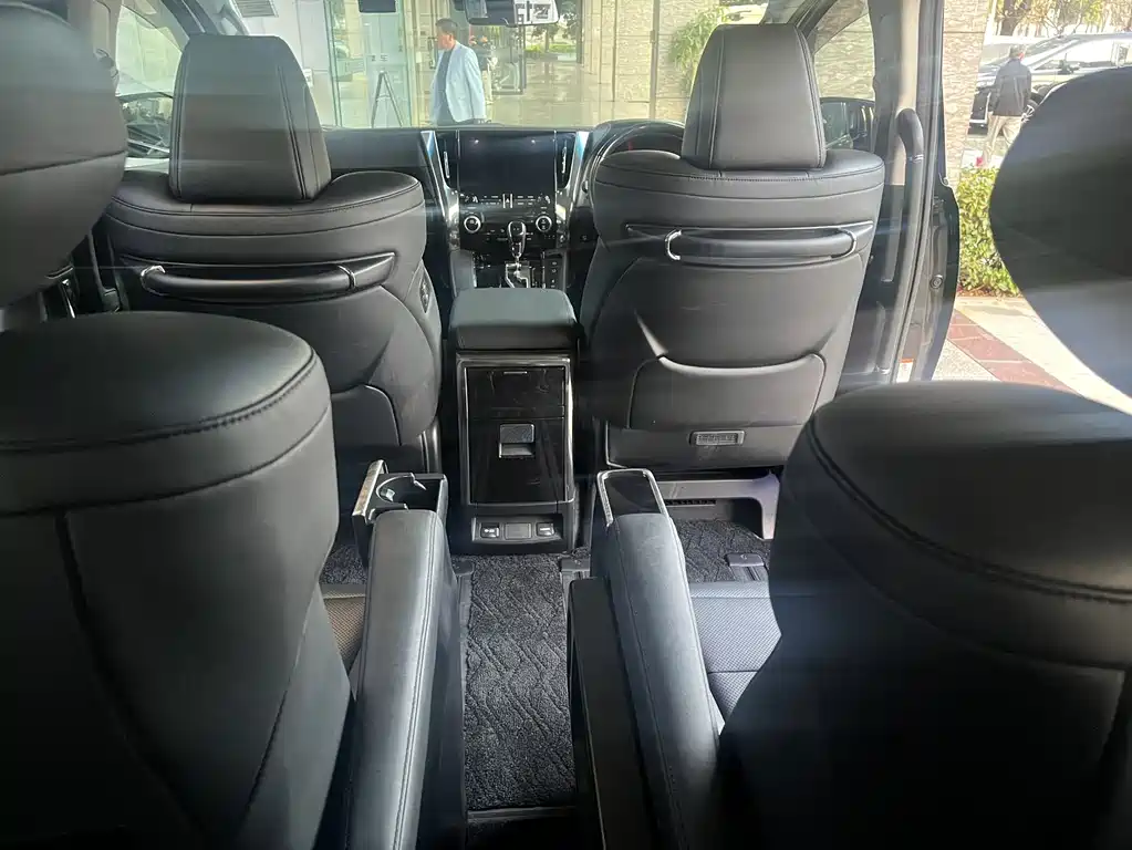 Toyota Alphard 2020 — фото 6