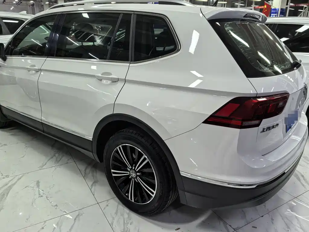 Volkswagen Tiguan L 2020 — фото 4