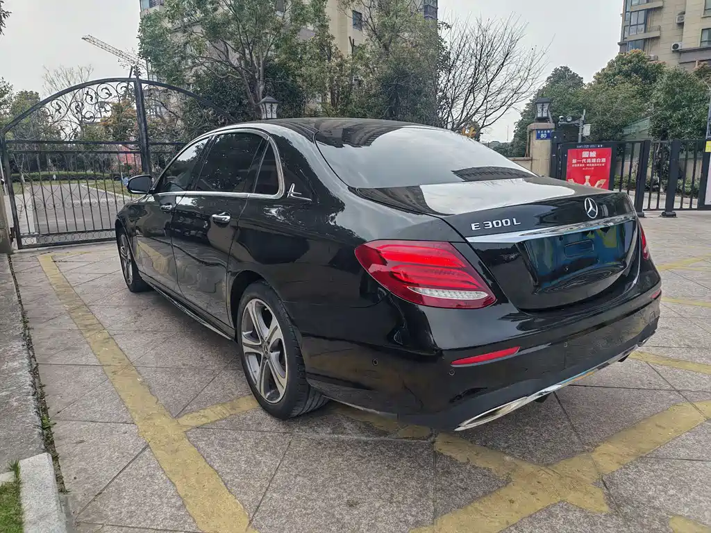 Mercedes-Benz E-Class 2020 — фото 12