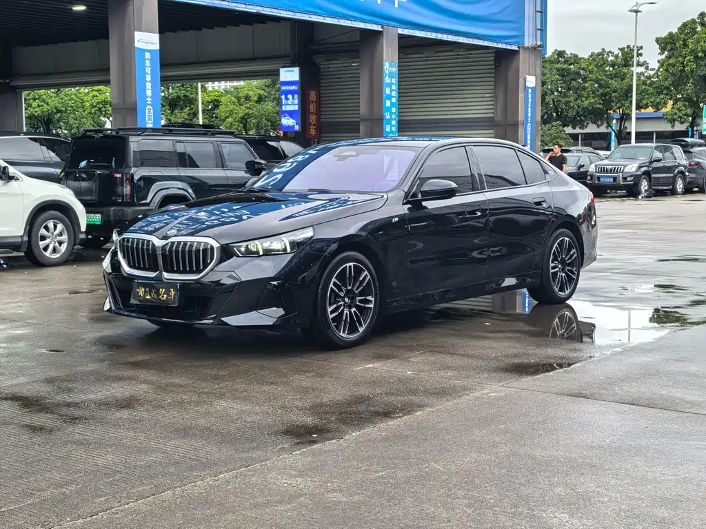 BMW 5 Series 2025
