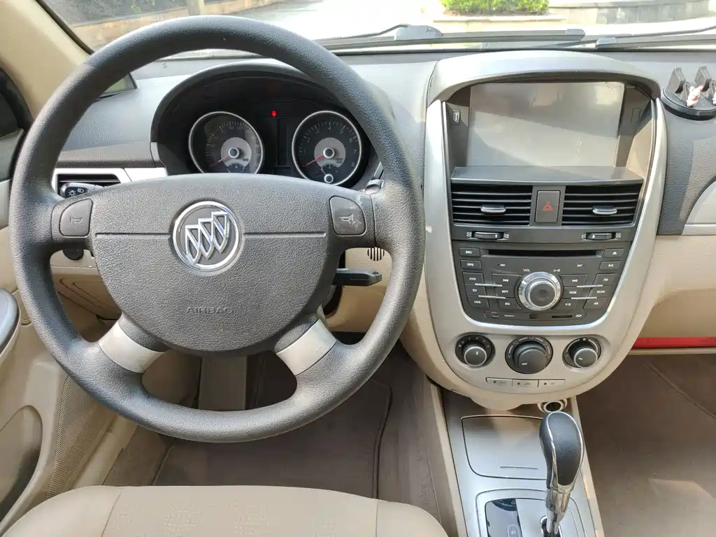 Buick Excelle 2013 — фото 19