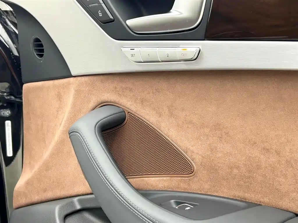 Audi A8 2015 — фото 17