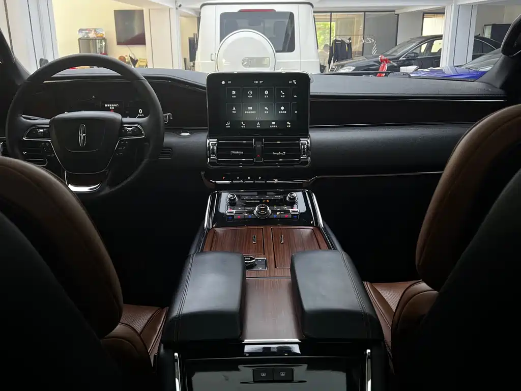 Lincoln Navigator 2019 — фото 26