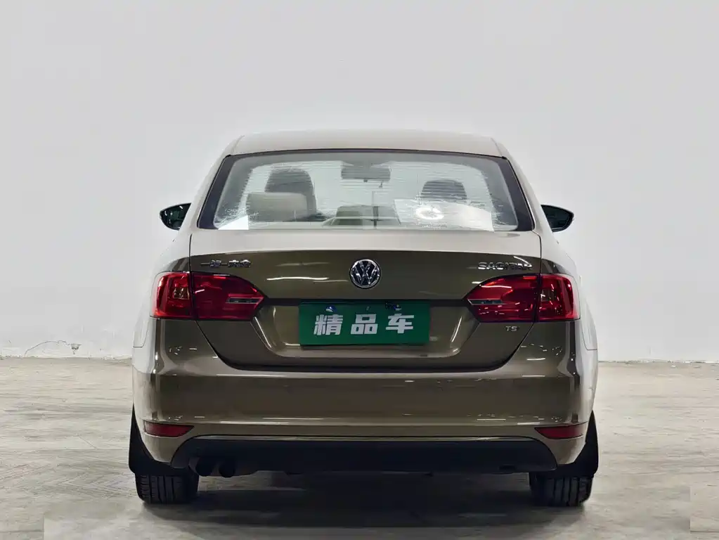 Volkswagen Sagitar 2015