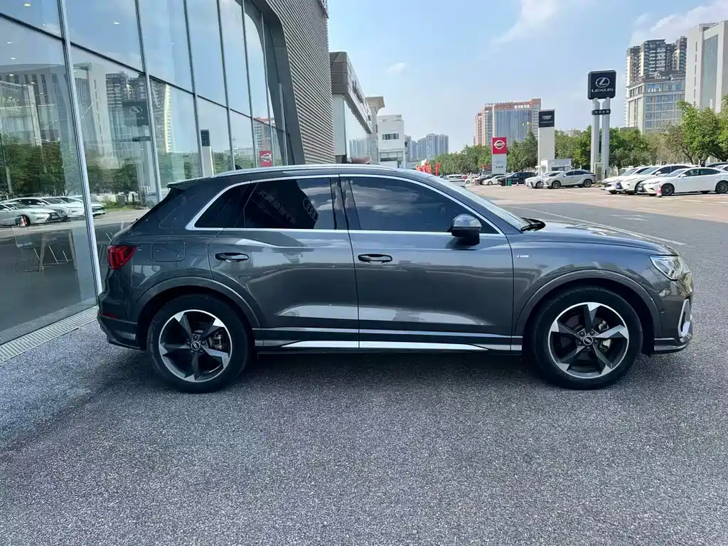 Audi Q3 2021 — фото 14