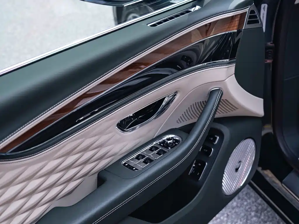Bentley Flying Spur PHEV 2023 — фото 9