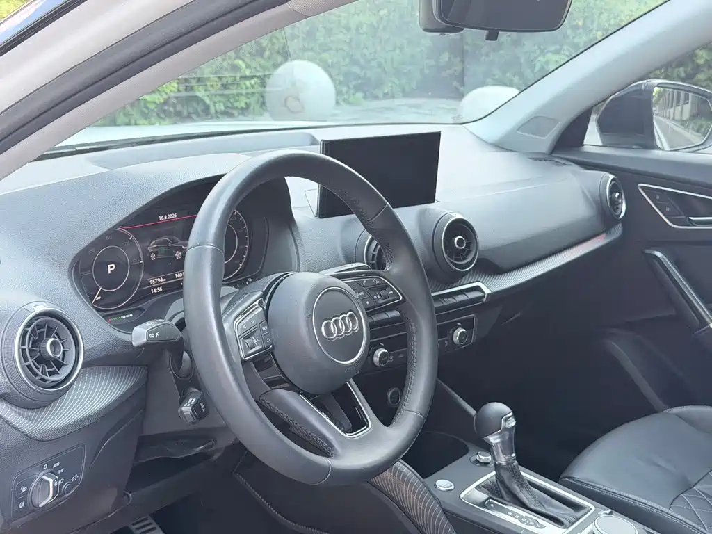 Audi Q2L E-Tron 2020 — фото 8