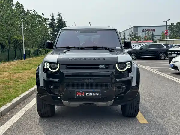 Land Rover Defender 2023