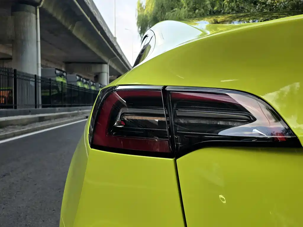 Tesla Model Y 2023 — фото 17