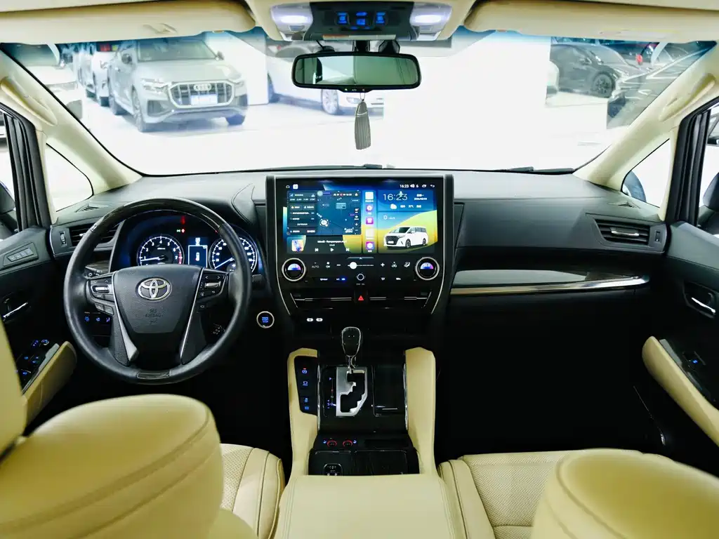 Toyota Alphard 2017 — фото 11