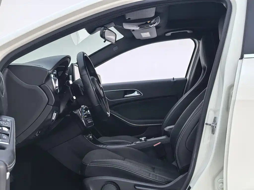 Mercedes-Benz A-Class 2015 — фото 21