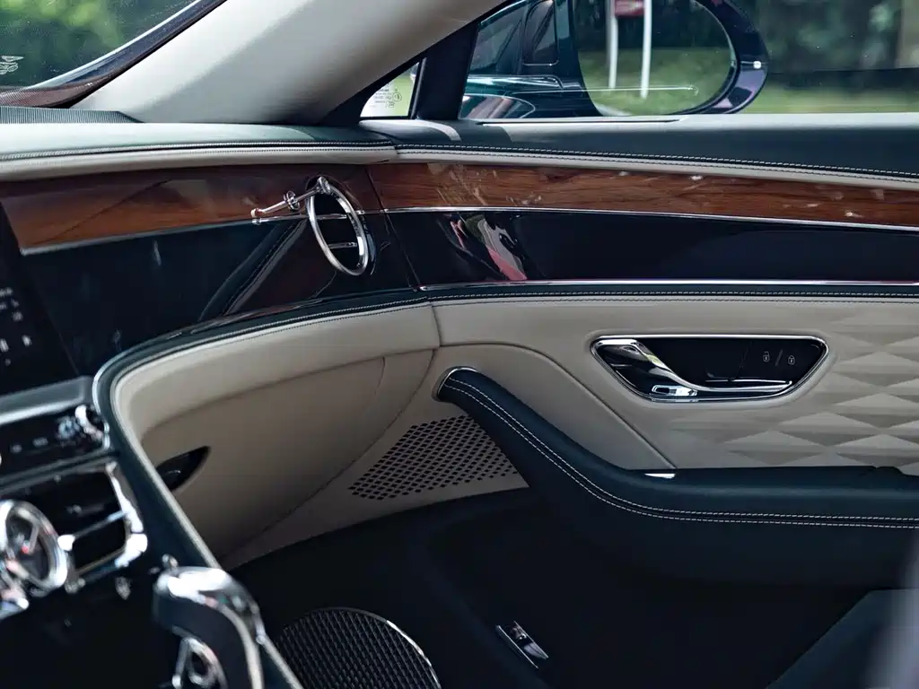 Bentley Flying Spur PHEV 2023 — фото 25