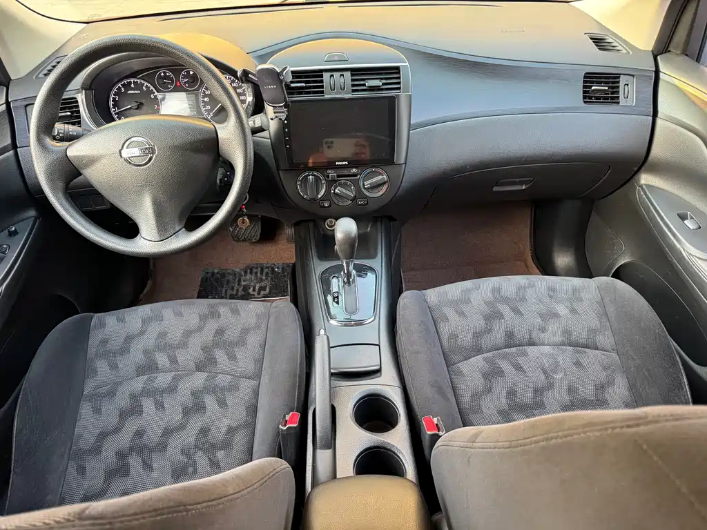Nissan Tiida 2015 — фото 9
