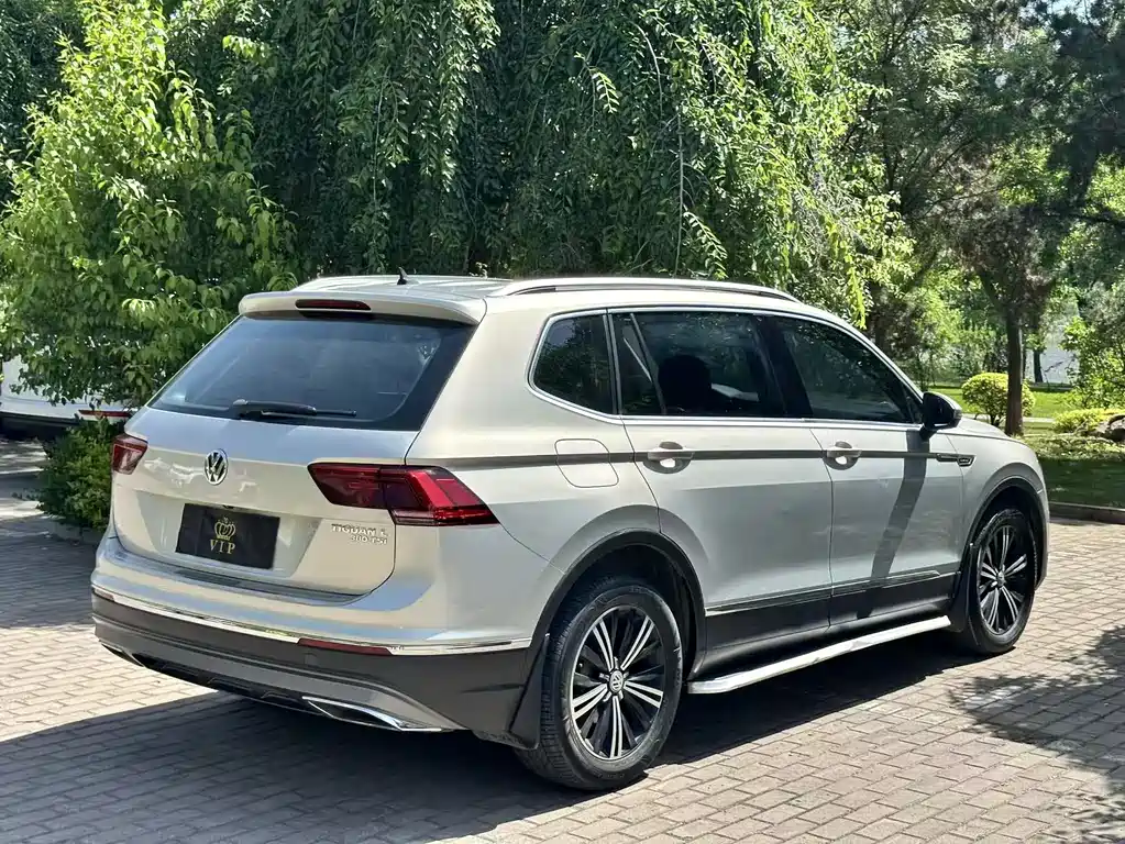 Volkswagen Tiguan L 2018 — фото 11
