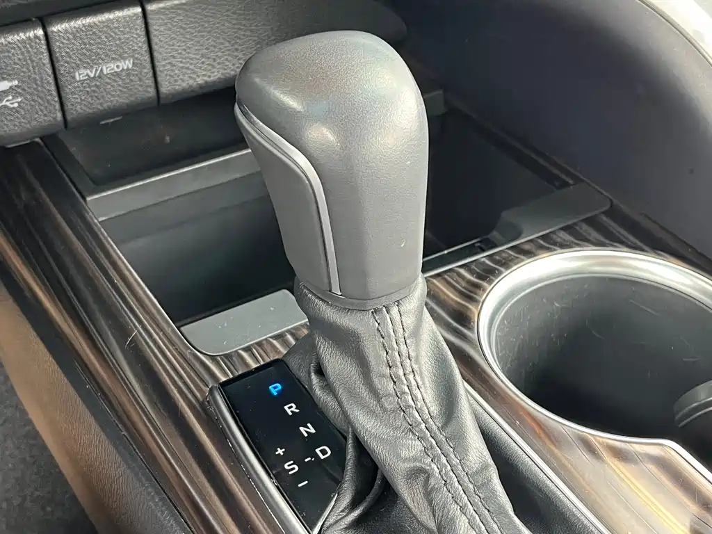 Toyota Camry 2020 — фото 22