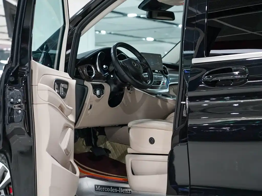 Mercedes-Benz V-Class 2023 — фото 8