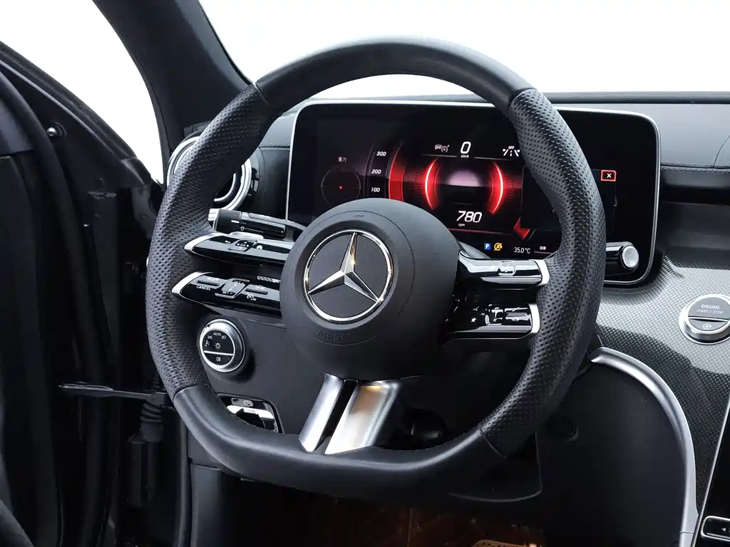 Mercedes-Benz C-Class 2024 — фото 10