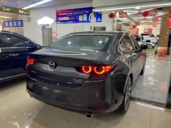 Mazda 3 Axela 2022