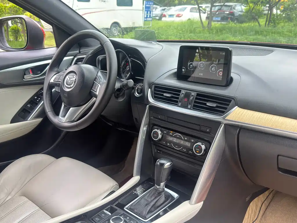Mazda CX-4 2017 — фото 14