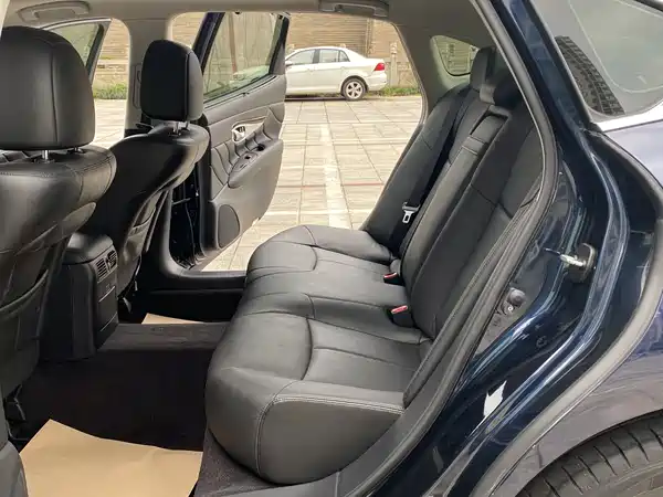 Infiniti Q70 2016