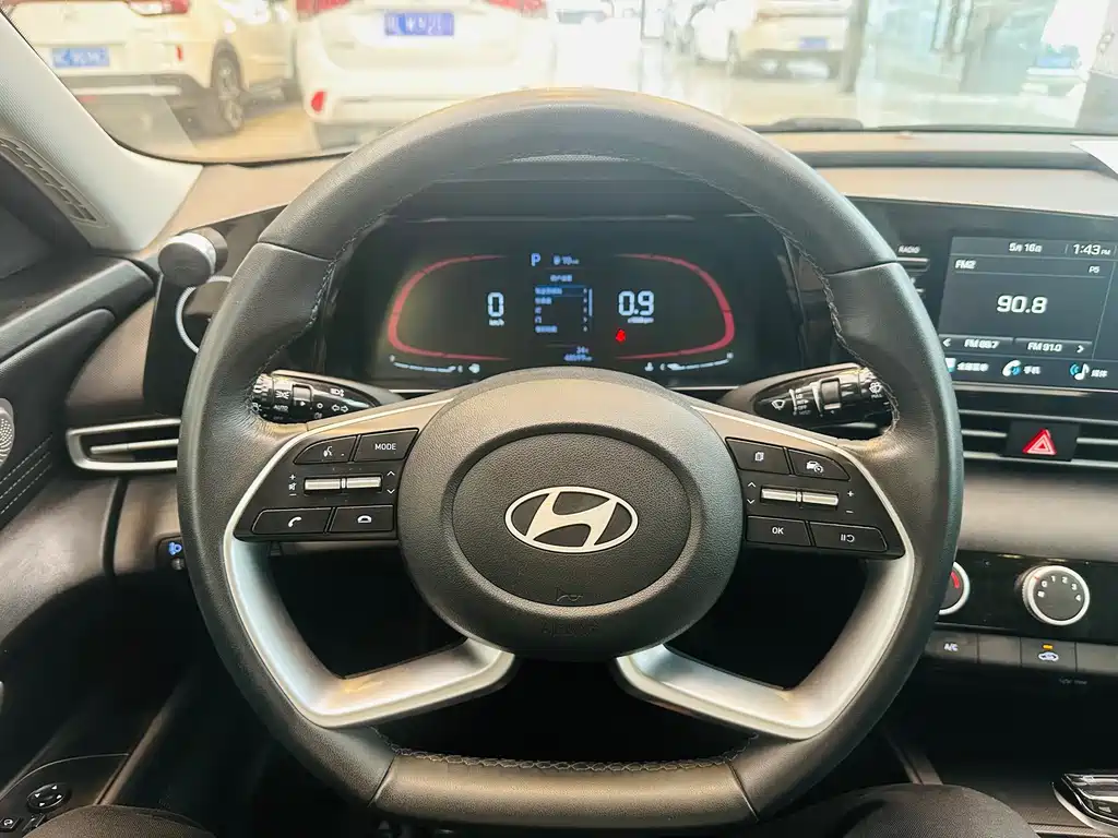 Hyundai Elantra 2023 — фото 8