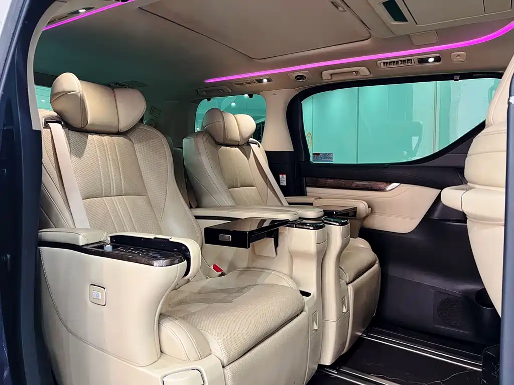 Toyota Vellfire 2022 — фото 11