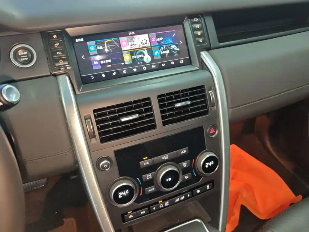 Land Rover Discovery Sport 2017 — фото 13