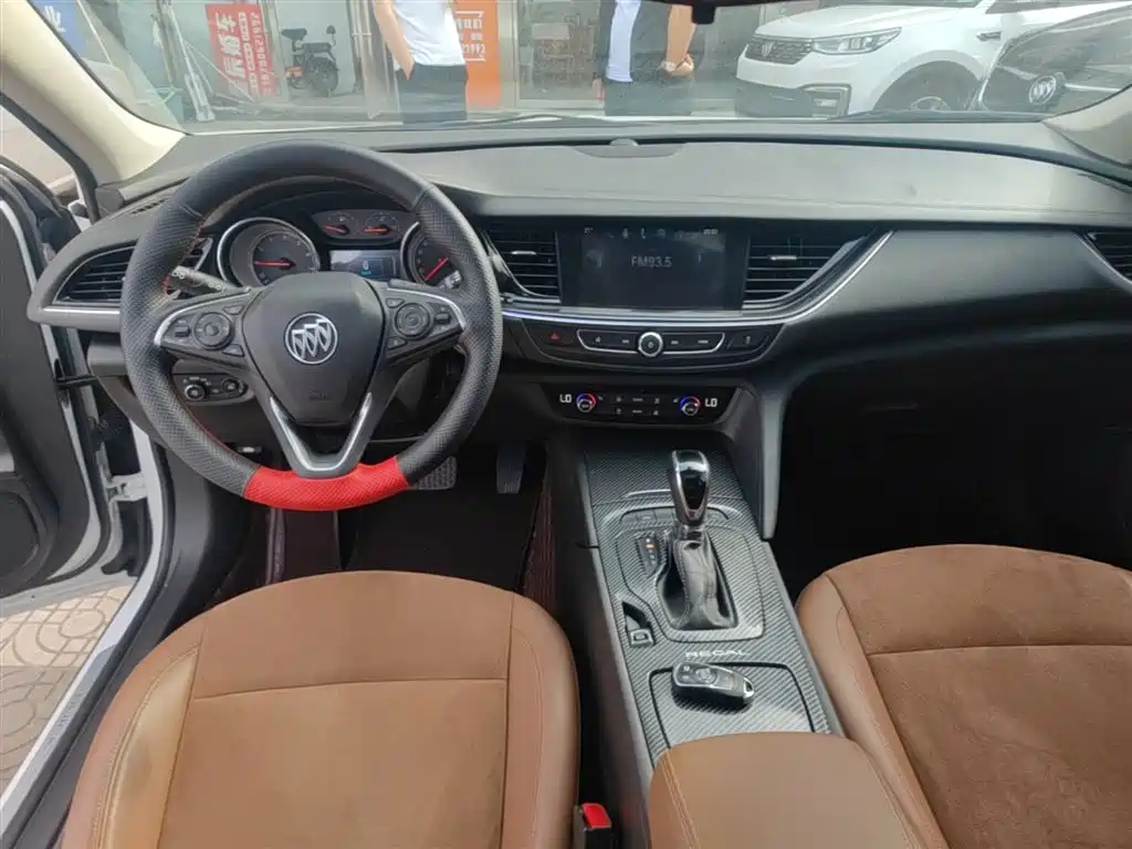 Buick Regal 2020 — фото 10