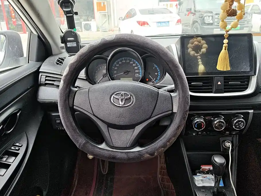 Toyota Yaris L 2018 — фото 15