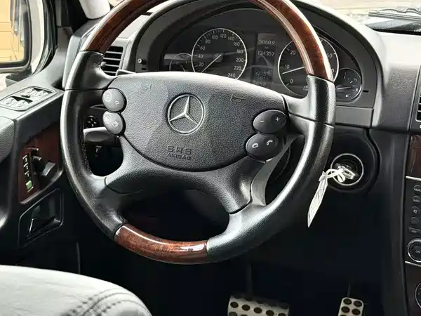 Mercedes-Benz G-Class 2011